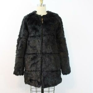 Metaphor Women's Faux Fur Coat

 Size Large 

   
